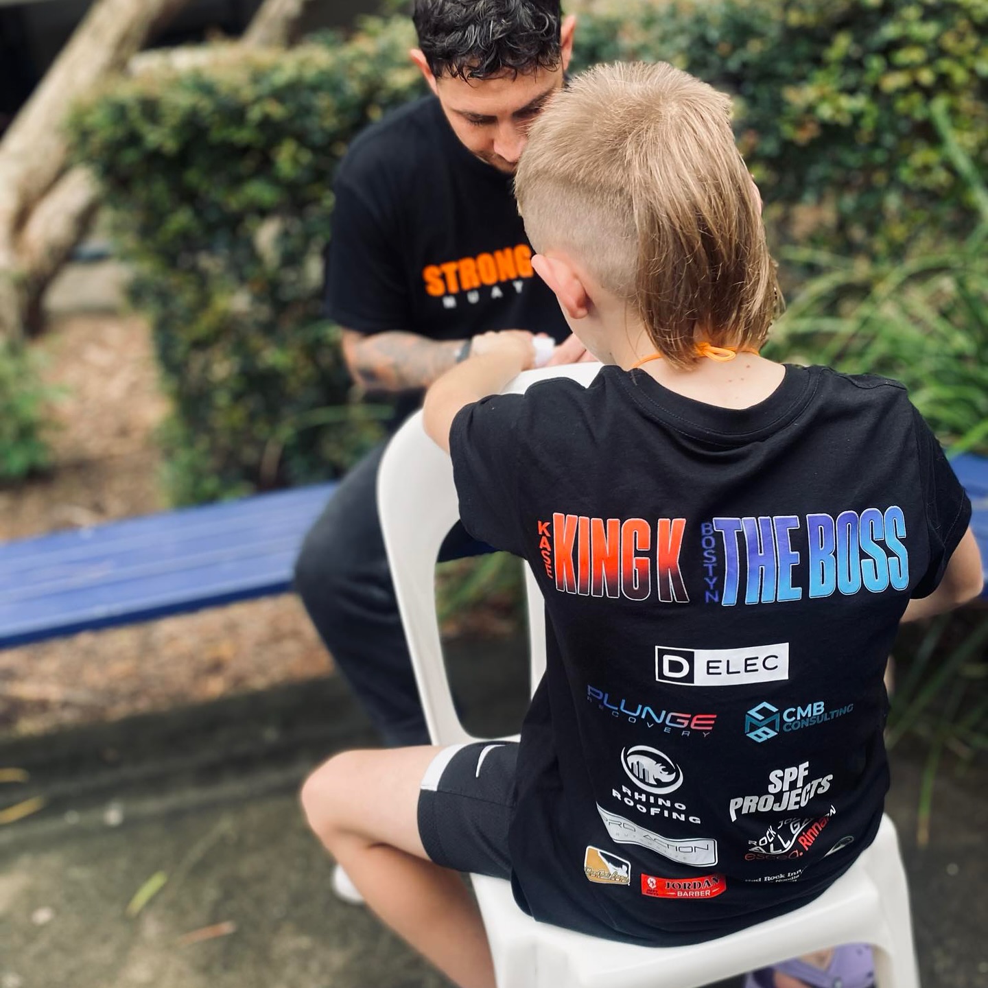 Supporter tee in action